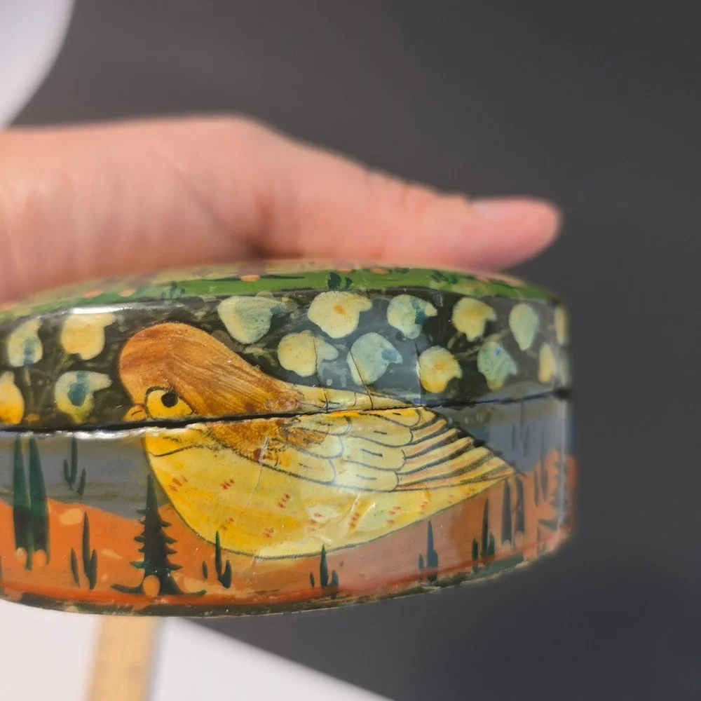Vintage Hand Painted Lacquer Papier Mache Bird Trinket Box Folk Art Oval Green